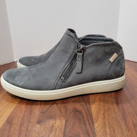 Ecco Soft 7 Woman's Nubuck Zip Bootie Leather Grey Size 37 (8 - 8.5) - Picture 3 of 15